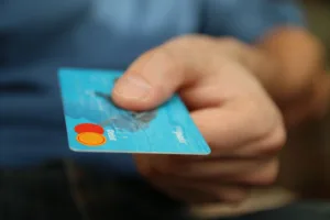 डेबिट कार्ड क्या है और यह कैसे काम करता है